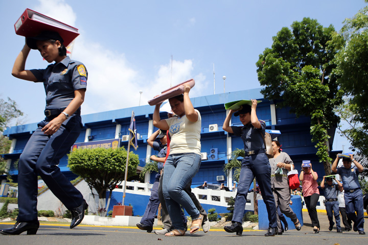 310317_earthquake-drill-karingal_01_ganzon.jpg