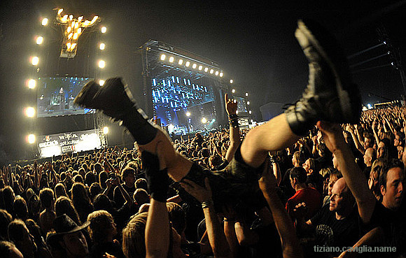 metal crowd tizano.jpg
