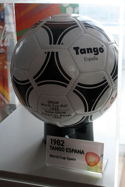 399px-Adidas_Tango_España.jpg