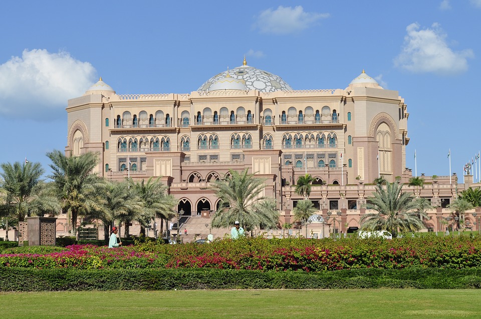 emirates-palace-hotel-1118956_960_720.jpg