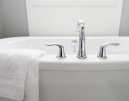 bathtub-2485952_340.jpg