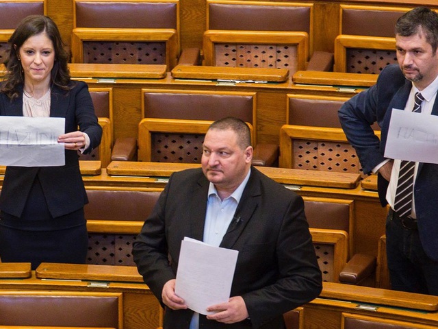 Az LMP most eljátssza nekünk a nagy ellenzékit, de egy éve csúnyán lepaktáltak a Fidesszel