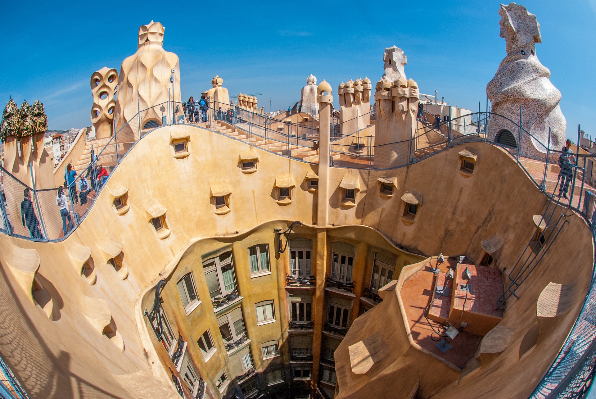 gaudi-1285294_1920.jpg