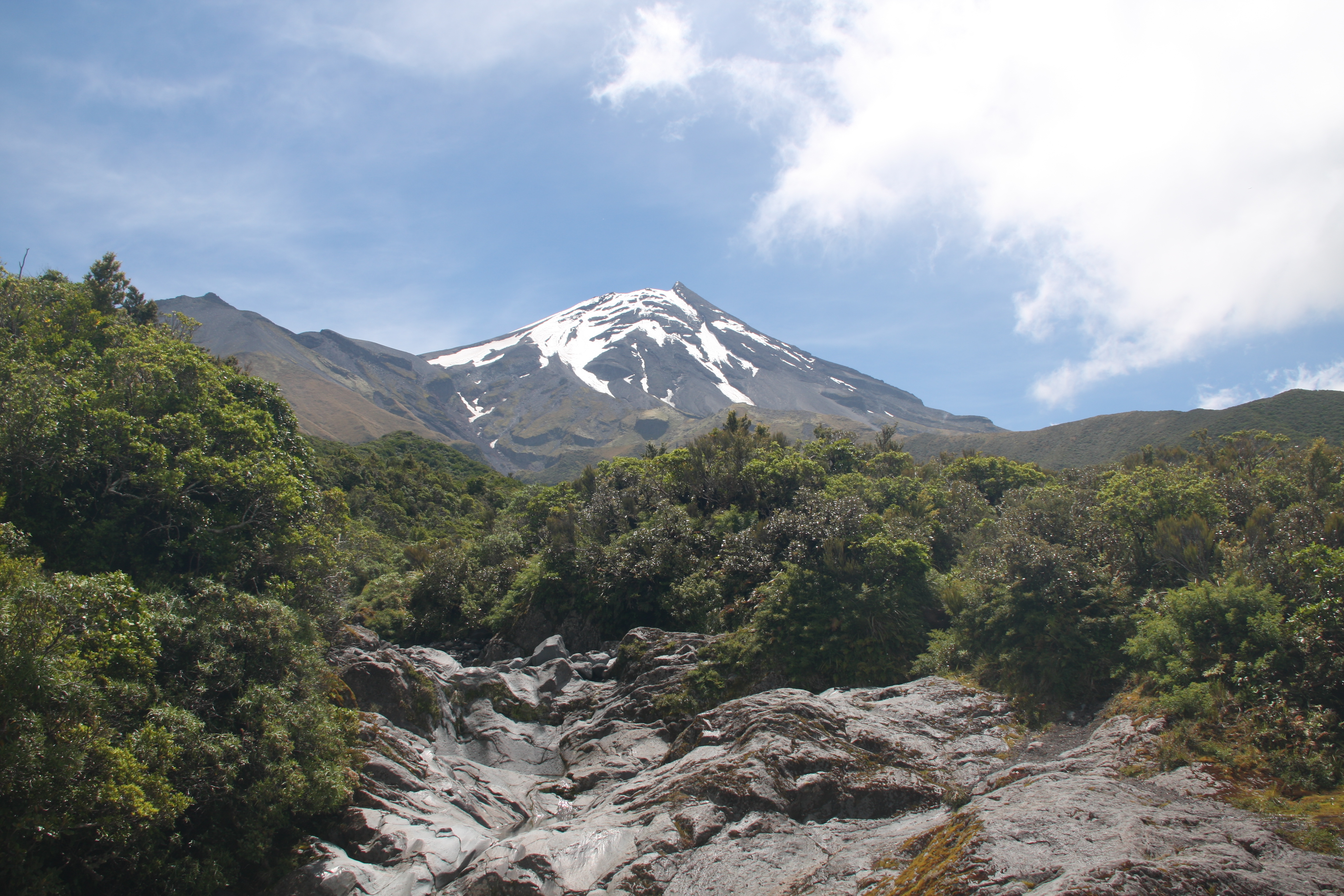 A Taranaki/Mt Egmont vulkán. Ez szerencsére már kialudt