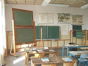 340px-Klassenzimmer1930.jpg