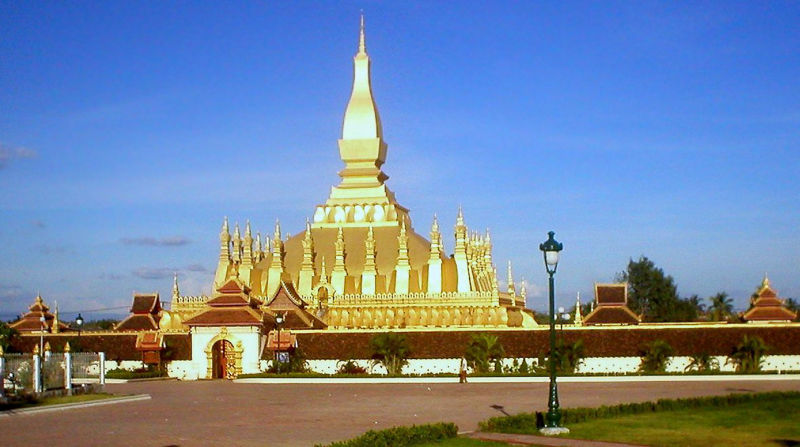 800px-That_Louang_Vientiane.jpg