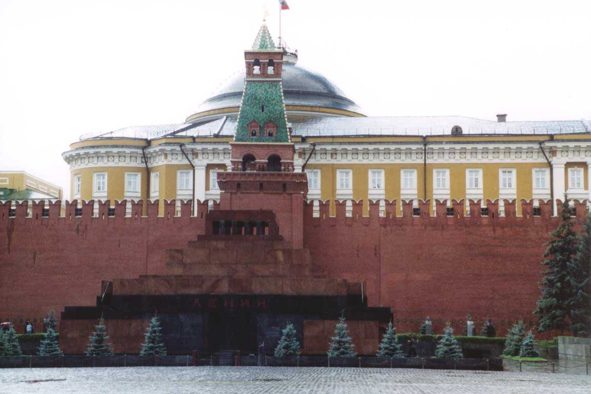 Lenin-Mausoleum-Moscow-Russia.jpg