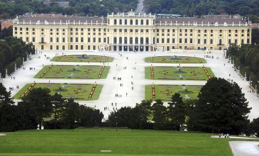 Schonbrunn-Palace-Austria.jpg