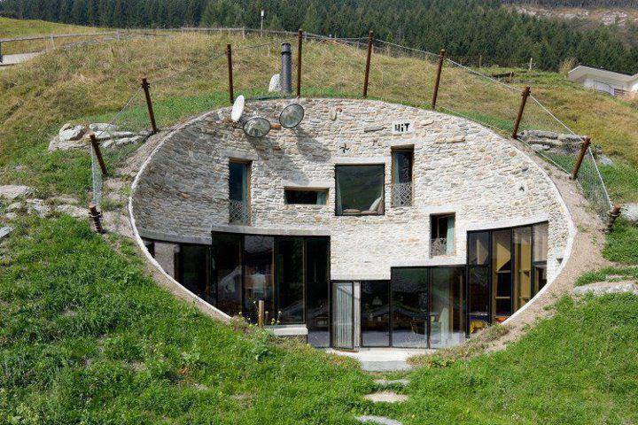 Strange-Underground-House-in-Switzerland.jpg