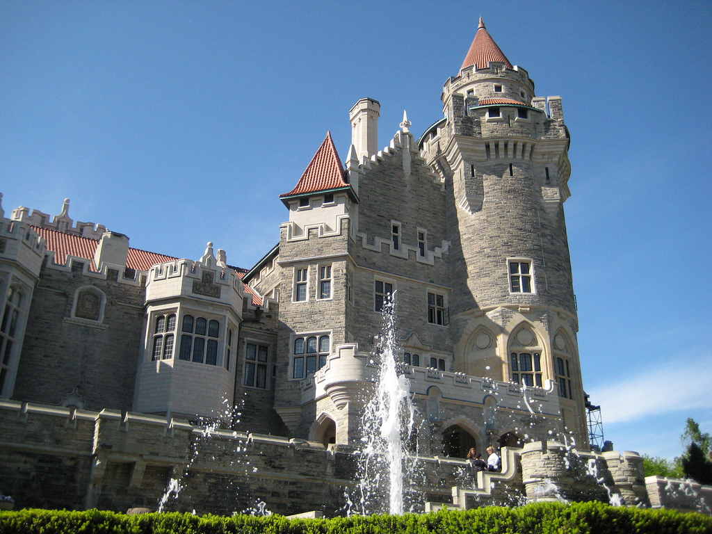 casa-loma-urban-toronto[1].jpg