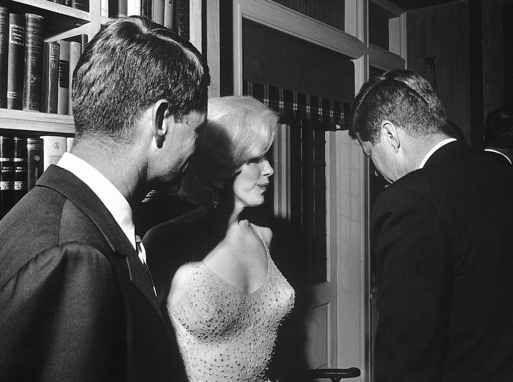 004_marylin_monroe_john_fitzgerald_kennedy_theredlist.jpg