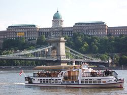 250px-Budapest_Castle_with_ship.jpg
