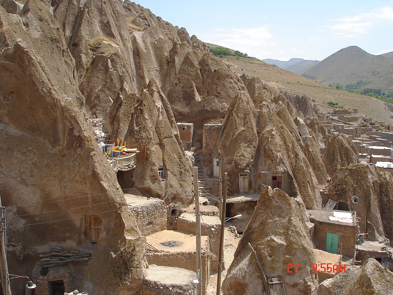 800px-Kandovan_troglodyte_village.jpg