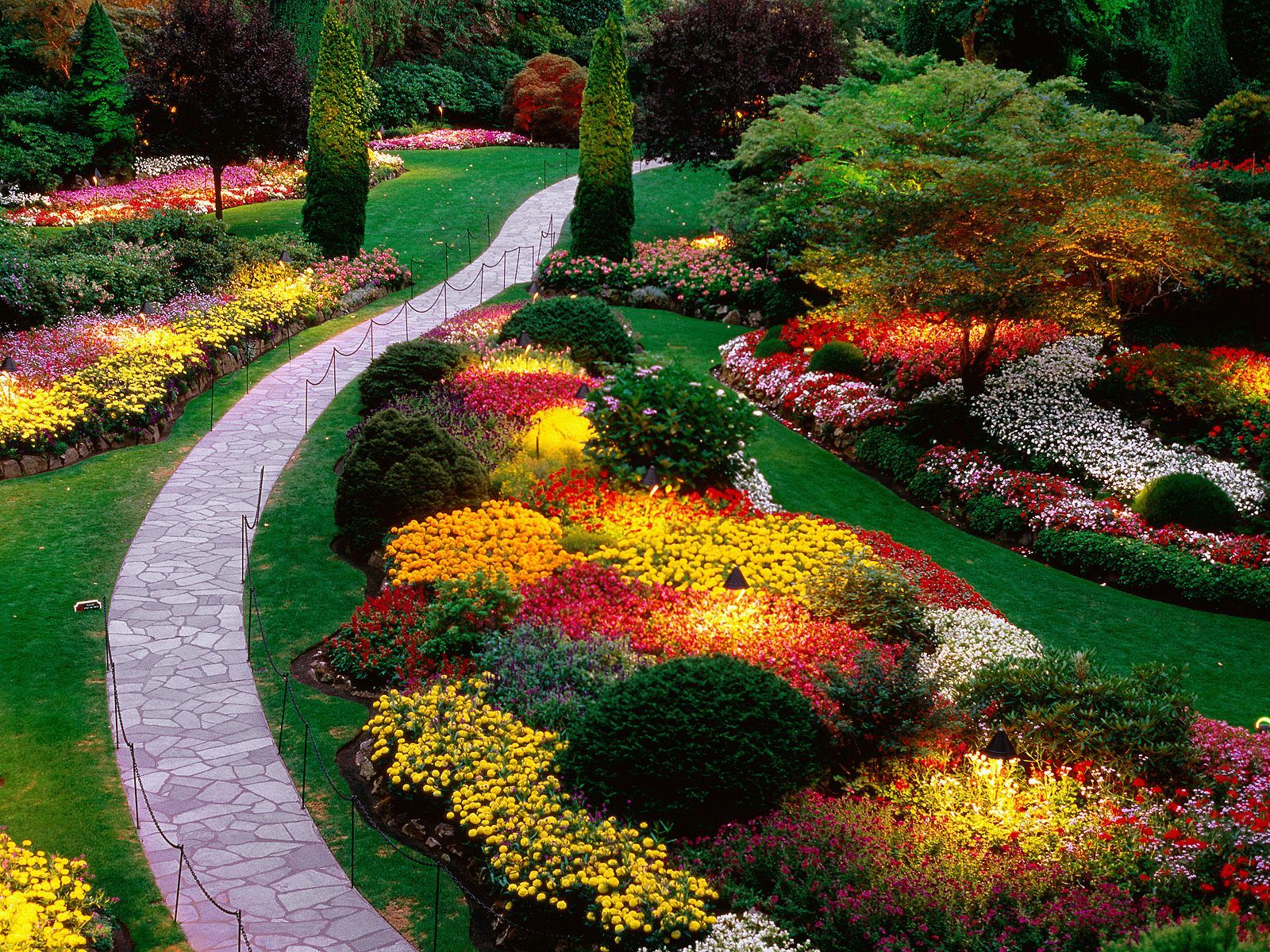 Butchart-Gardens-Victoria-Canada.jpg