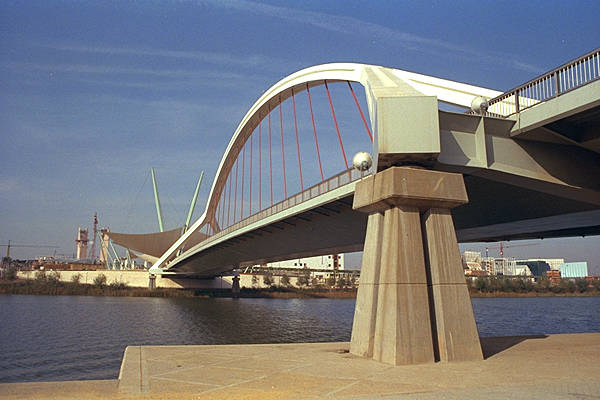 SevillaBridge01.jpg