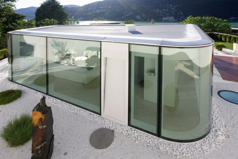 modern-glass-house-on-lake-kugano-2.jpg