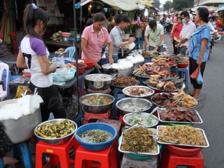 phnom-penh-street-food-vendor.jpg