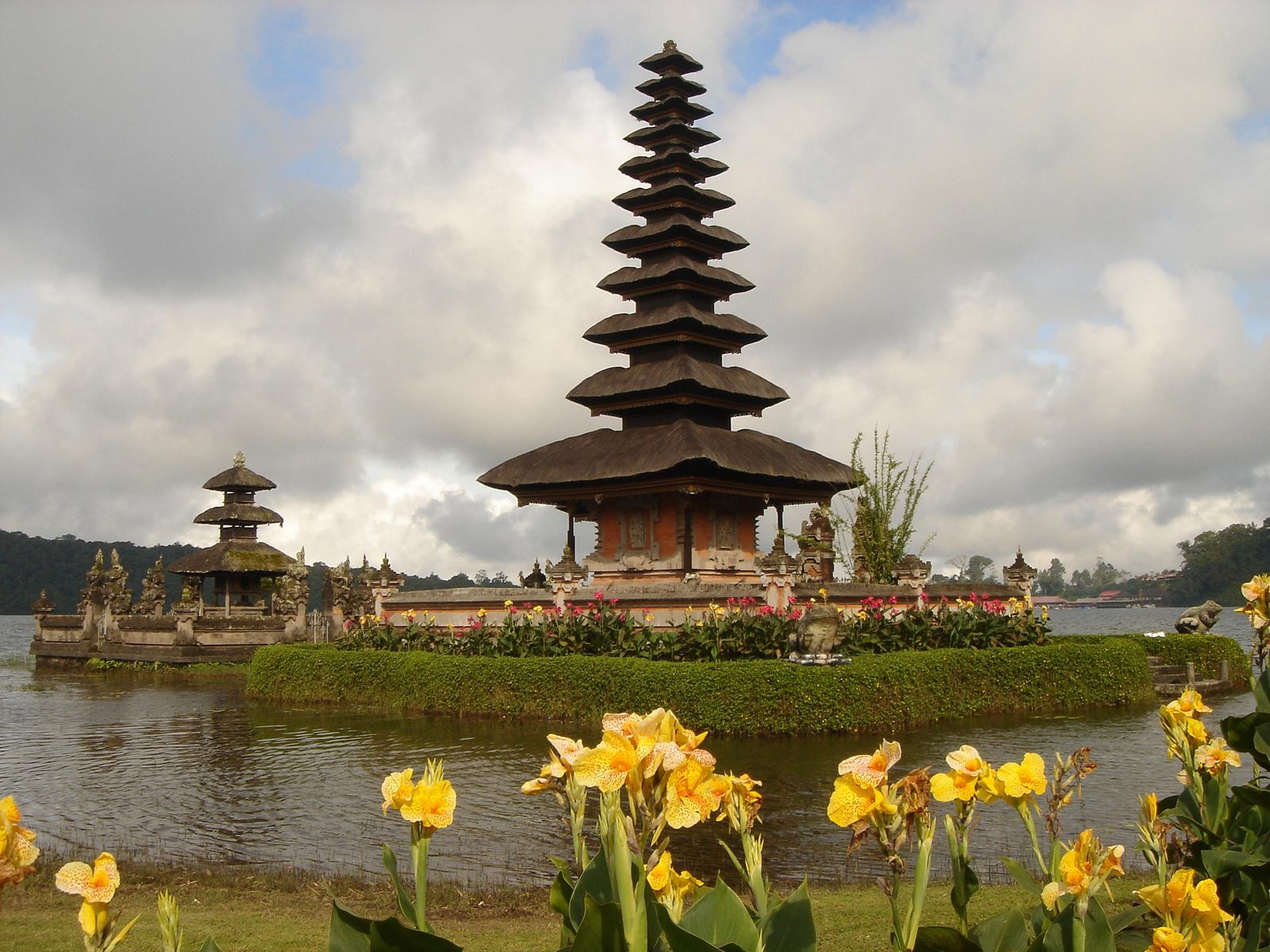 ulun danu BRATAN-TO.jpg