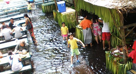 villa-escudero-waterfall-restaurant-3-1024x7681.jpg