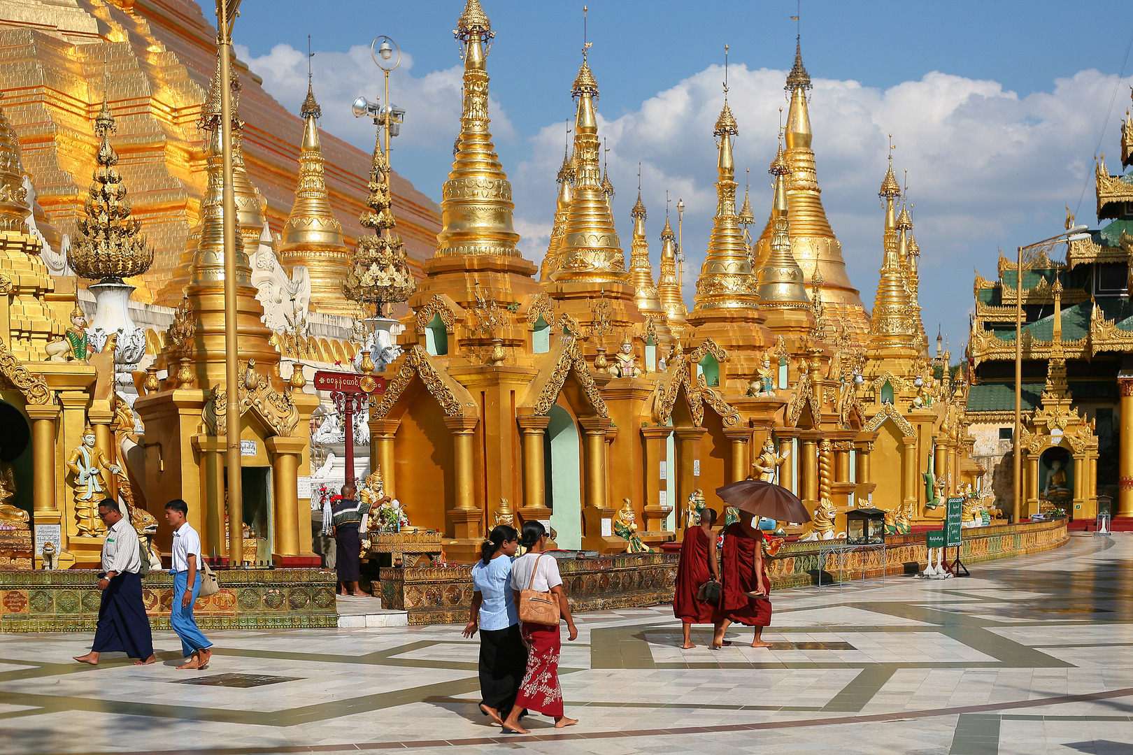 yangon-shwedagonpagoda.jpg