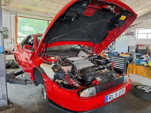 fiat_coupe_a_szervizben.webp