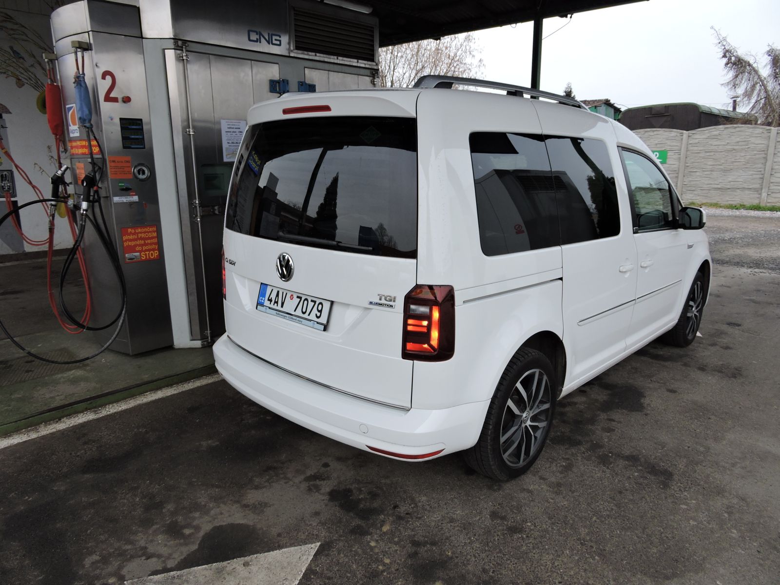 vw-caddy-cng-02.jpg