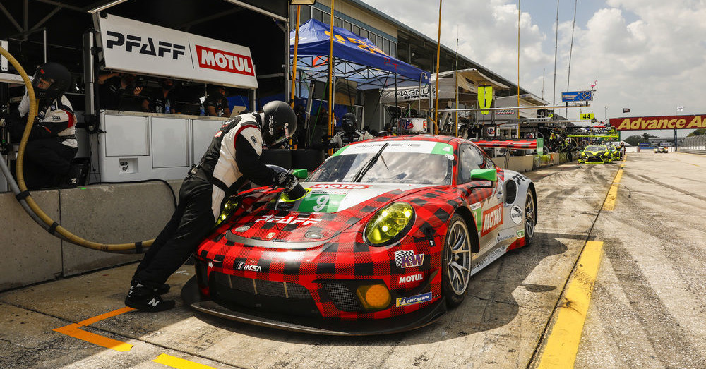 motul-porsche-imsa-02-ows.jpg