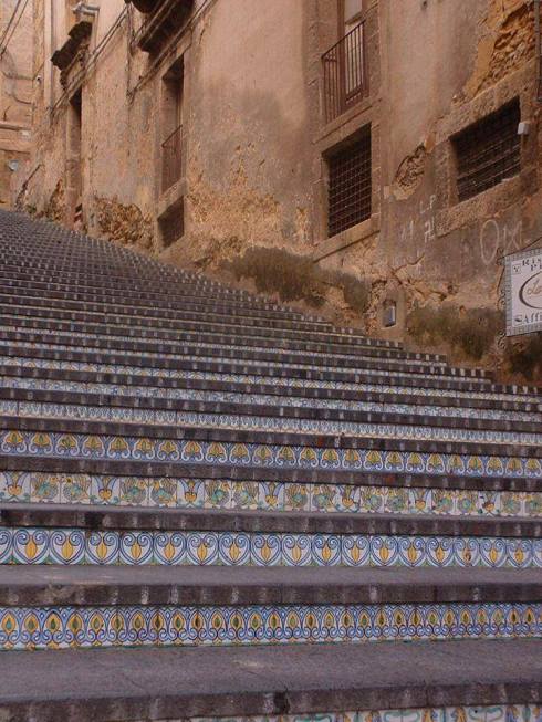 caltagirone_catania_scalinata_di_santa_maria_del_monte.jpg