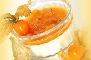 Panna cotta zsidócseresznyés és kakiszilvás szósszal