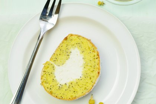 Anya, süssünk egy sütit, jó? - Citromos-mákos piskóta tekercs kamillás-mézes mascarpone krémmel