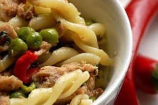 Tonhalas-zöldborsós fusilli