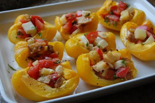 Füstölt scamorzával és paradicsommal töltött paprika