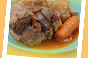 Gulasch di zampe di maiale