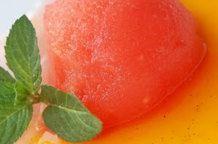 Aperol-rózsaszín grapefruit sorbet szegfűborsos narancssziruppal