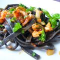 Fekete spagetti a tenger gyümölcseivel