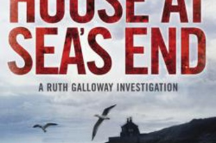 Elly Griffiths: Eltemetett titkok (The House at Sea's End)