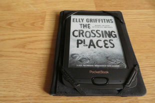Elly Griffiths: Átkelők (The Crossing Places)