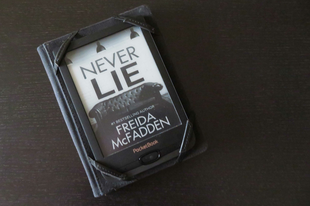 Freida McFadden: Never Lie