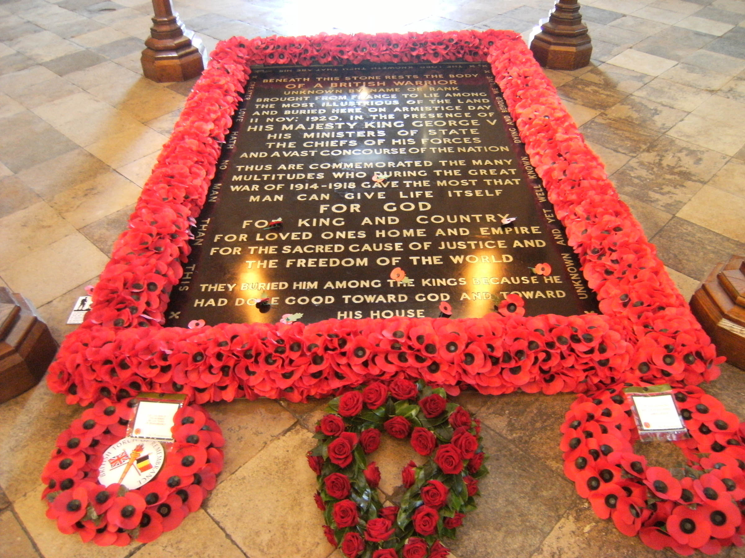 tomb_of_the_unknown_warrior_westminster_abbey_london_england_9_nov_2010.jpg