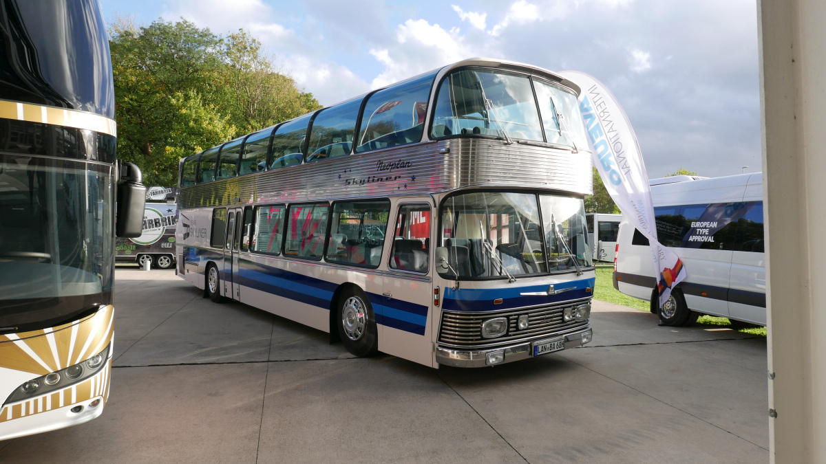 Neoplan Skyliner