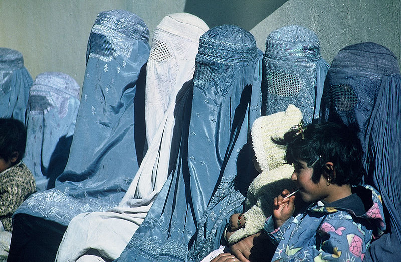 800px-group_of_women_wearing_burkas.jpg