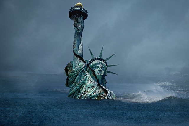 a-sinking-statue-of-liberty-gdb12c157d_640.jpg