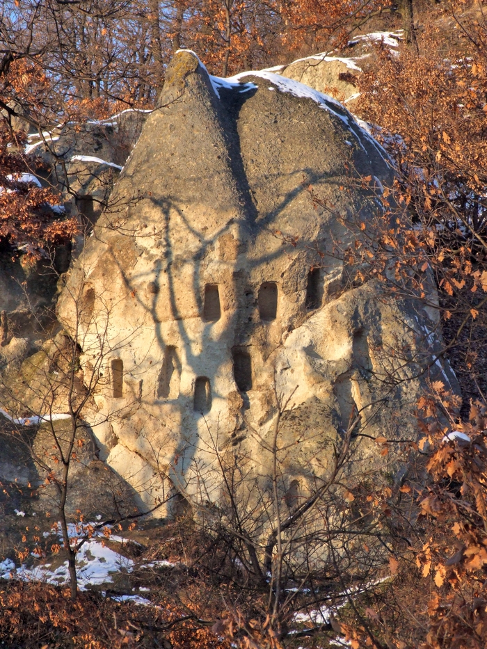 a_szomolyai_kiralyszeke_nevu_kaptarko.jpg