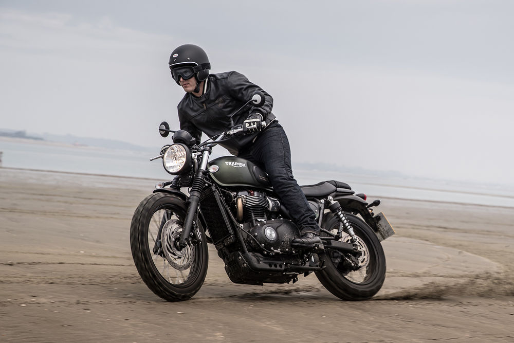 2017-triumph-street-scrambler-action-beach.jpg