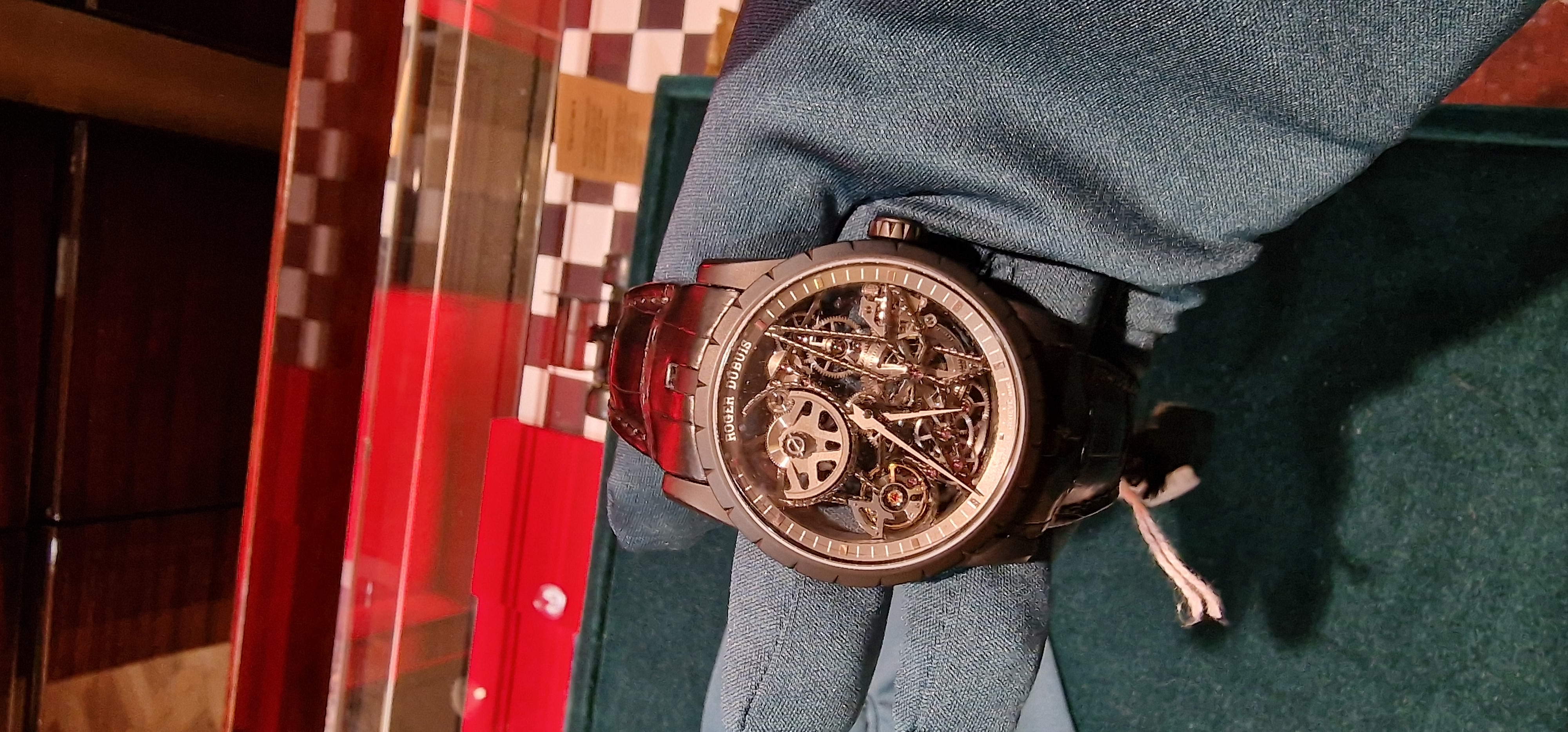 HandsON Roger Dubuis Excalibur