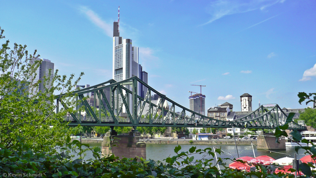 frankfurt iron bridge.jpg