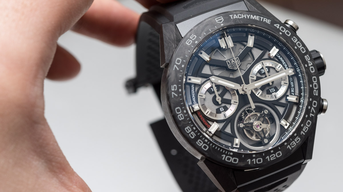 TAG Heuer Carrera Heuer-02T Tourbillon Chronograph a kézen