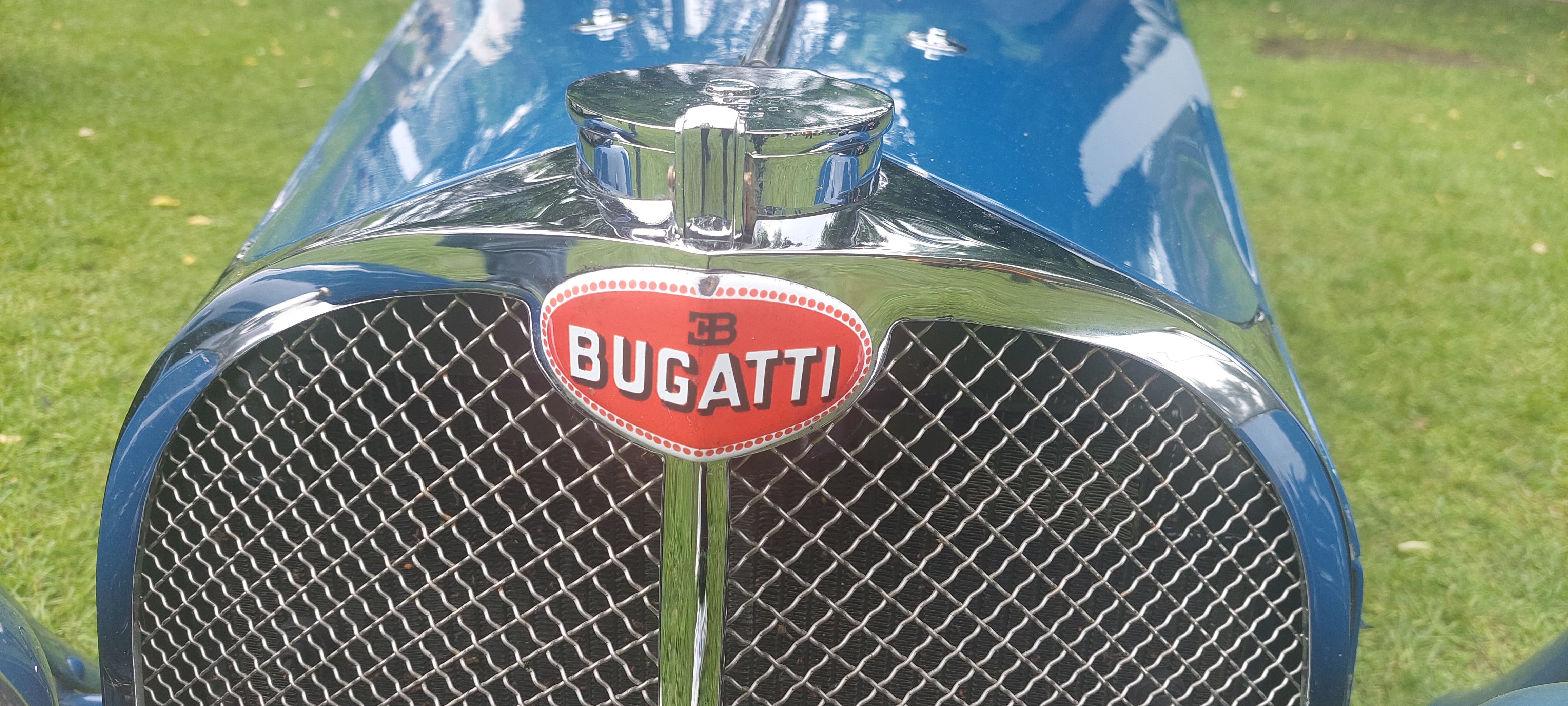 bugatti_emblema.jpg