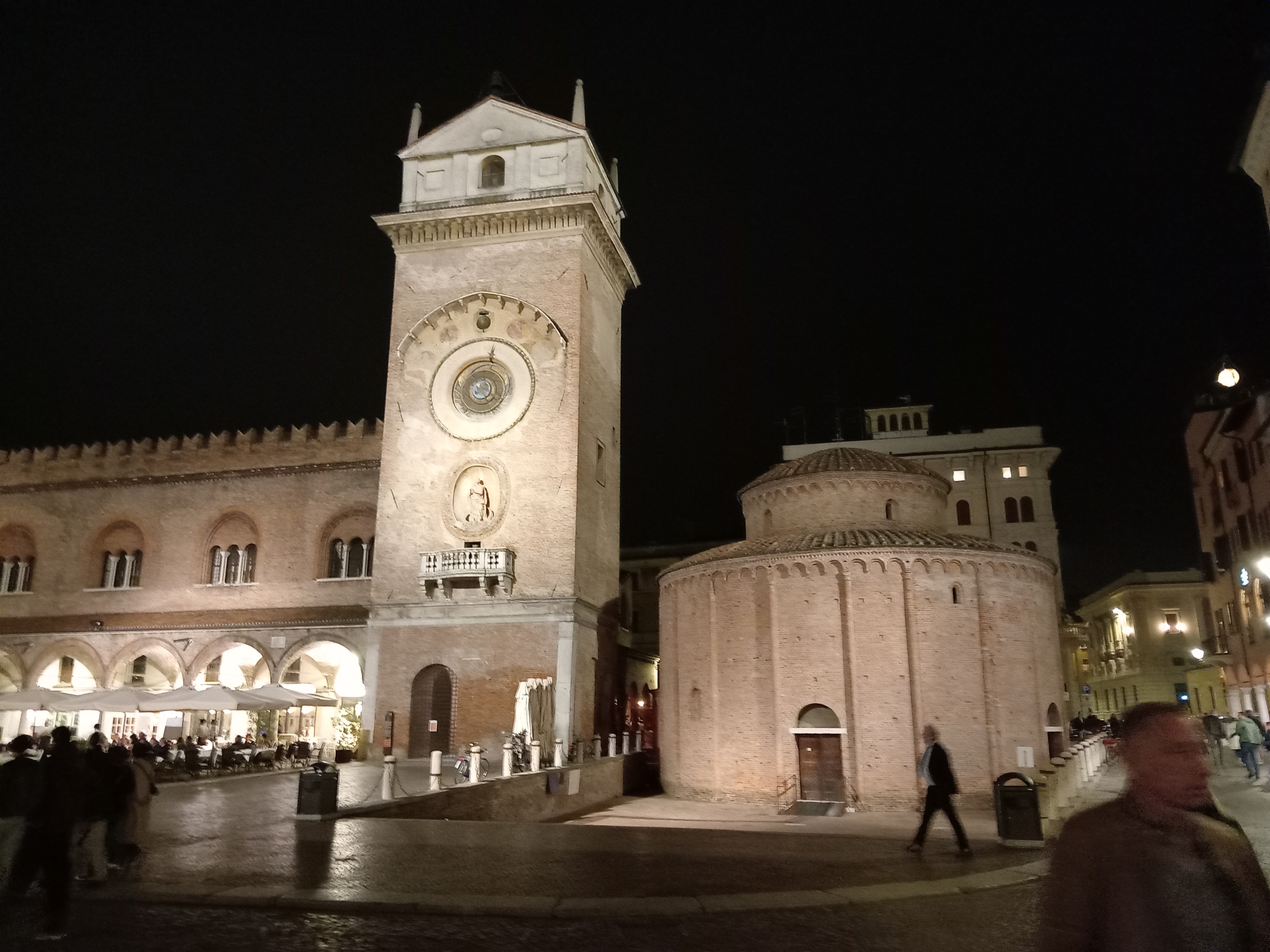 piazza_delle_erbe.jpg