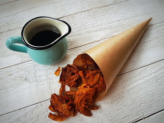 Hagyma pakora tamarind szósszal (vegán, gluténmentes)